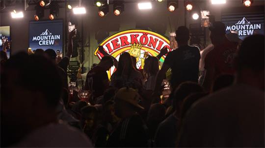 Für manche ist das Closing mehr als eine große Party – sie kommen jedes Jahr wieder.