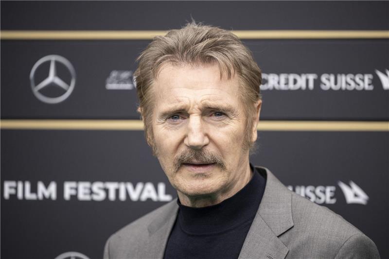 Liam Neeson dreht in Australien - Set in Nepal verwandelt Für mehr als 100 Filme stand Hollywoodstar Liam Neeson schon vor der Kamera. Zurzeit dreht er in einer früheren australischen Goldgräberstadt.
