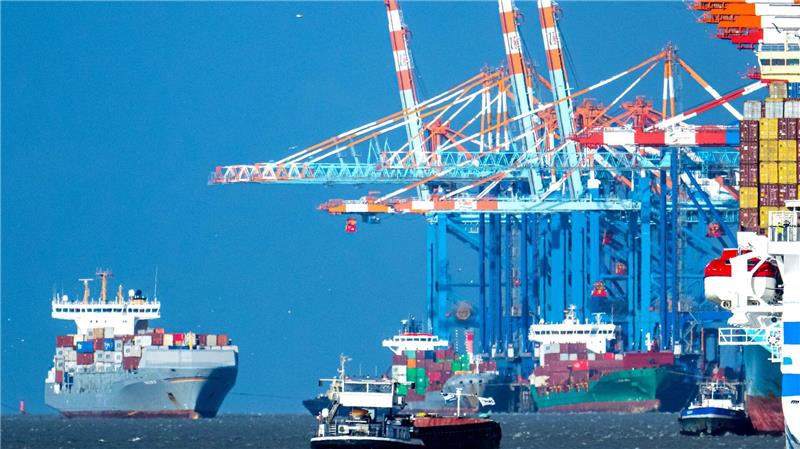 Für militärisch nutzbare Hafeninfrastruktur sollen 1,35 Milliarden Euro vom Bund nach Bremerhaven fließen. (Archivbild)