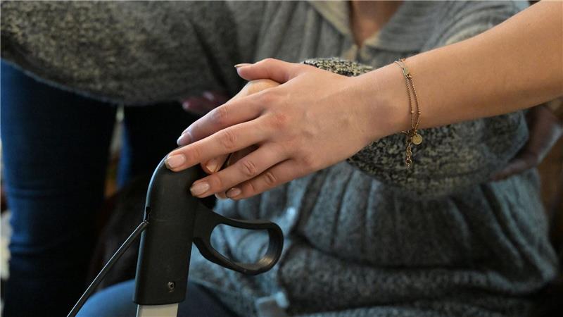 Rente, Steuern, Pflege – was sich im Juli ändert Für pflegende Angehörige bringt der Juli eine Erleichterung. (Archivbild)