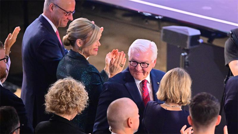 Hunderttausende feiern Einheitsfest Für seine Festakt-Rede bekam Bundespräsident Frank-Walter Steinmeier viel Applaus.