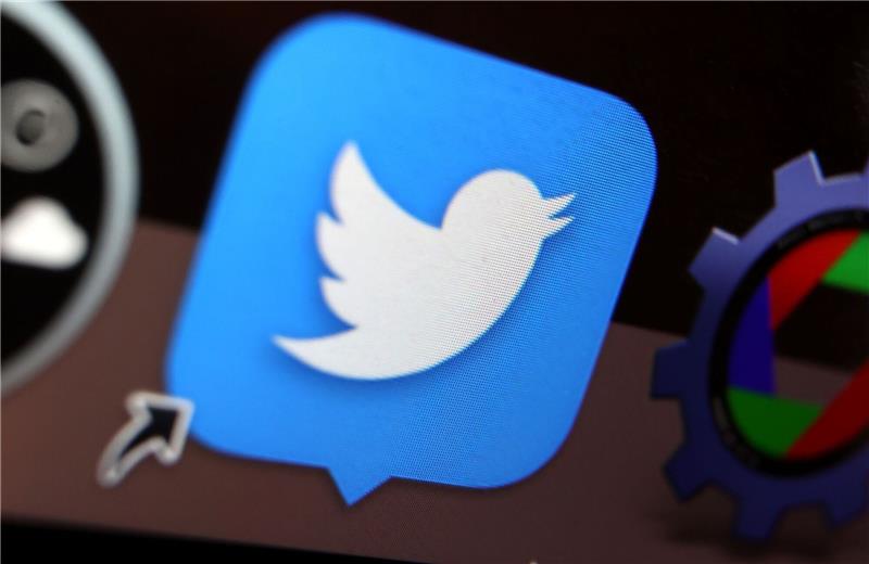 Einige Firmen sollen bei Twitter gratis verifiziert bleiben Für verifizierte Unternehmen und Organisationen in Deutschland setzt Twitter den Basispreis in Deutschland bei 950 Euro im Monat plus 50 Euro für jeden angeschlossenen Account an.