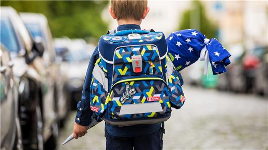 Für viele Eltern stehen zum Schulstart ihrer Kinder zahlreiche Anschaffungen auf dem Einkaufszettel. (Archivbild)