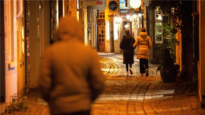 Für viele Mädchen und Frauen ist der Heimweg in der Nacht mit Angst verbunden.
