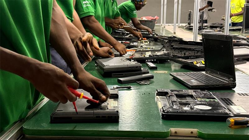 Wie Ghana den Elektroschrott als Chance nutzen will Für viele Menschen in Ghana wäre ein neues Gerät kaum erschwinglich.