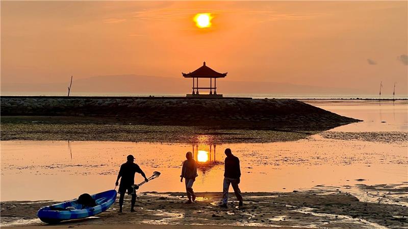 Für viele ist Bali das Traumziel schlechthin - aber der Massentourismus macht der „Insel der Götter“ zu schaffen. (Archivbild)