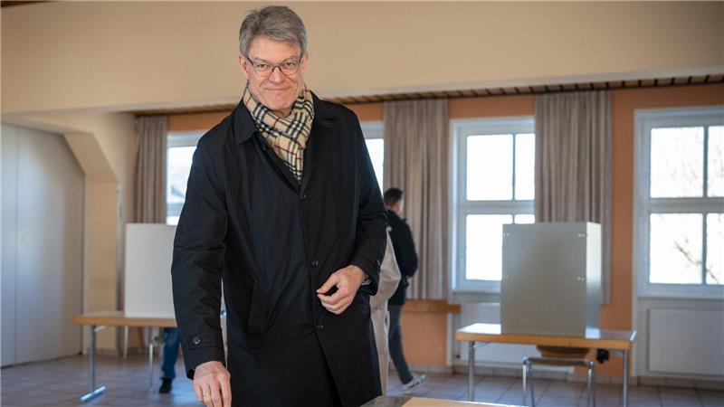 Für wen hat Bundesverkehrsminister Patrick Schnieder, Bruder des CDU-Herausforderers, wohl gestimmt?