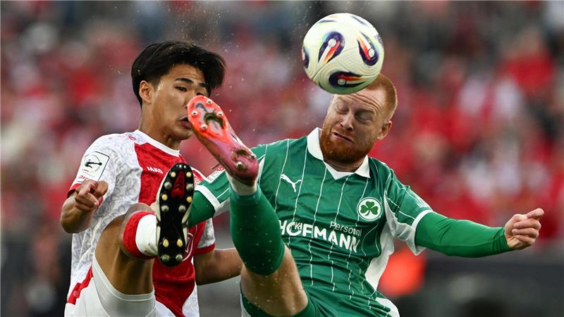 Vorteil Essen: RWE schlägt Fürth im Relegations-Hinspiel Fürther und Essener lieferten sich viele packende Duelle.