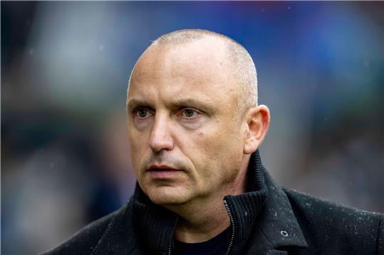 Fußball: 2. Bundesliga, SC Paderborn 07 - Hansa Rostock, 28. Spieltag, Home Deluxe Arena: Rostocks Vorstandsvorsitzender Robert Marien betritt das Stadion.
