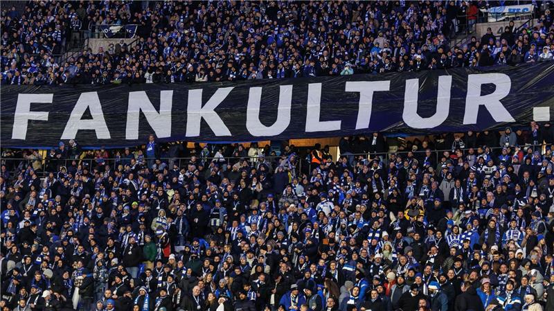 Fußball-Anhänger wie hier in Berlin fürchten um den Erhalt ihrer Fankultur.