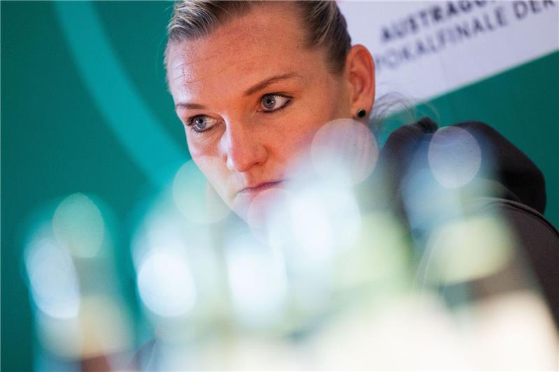 Fußball: DFB-Pokal, Finale; Frauen, Talkrunde: Alexandra Popp vom VfL Wolfsburg sitzt in einem Gespräch im Deutschen Sport und Olympiamuseum.