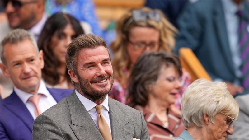 Sinner und Djokovic überstehen ernste Wimbledon-Prüfungen Fußball-Legende David Beckham schaute sich Titelverteidiger Jannik Sinner auf dem Centre Court an.
