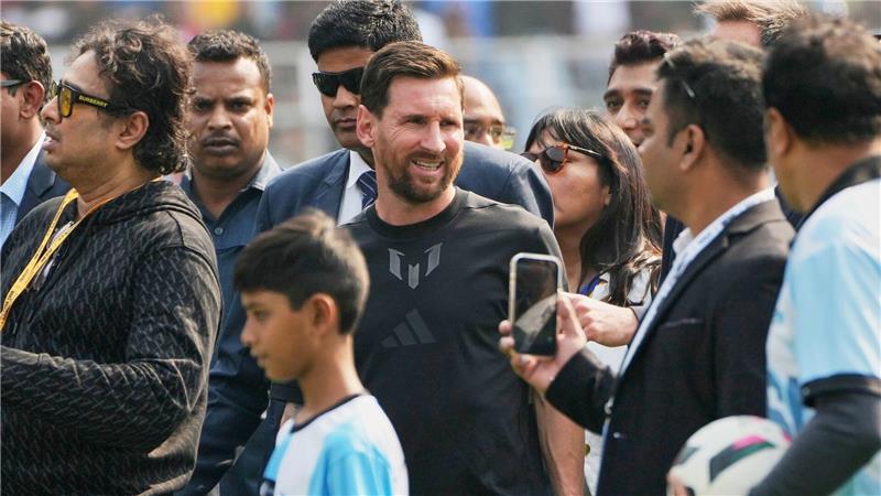 Fußball-Star Lionel Messi ist in Indien unterwegs.