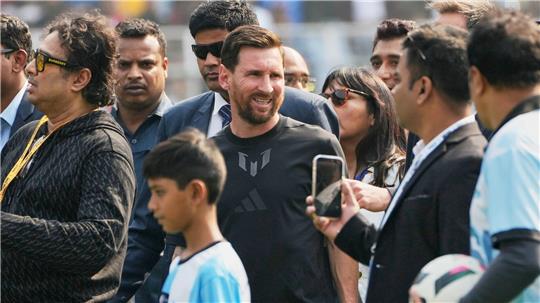 Fußball-Star Lionel Messi ist in Indien unterwegs.