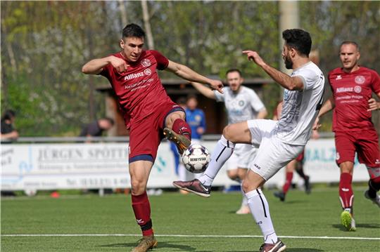 Fußball wird lediglich eine Halbzeit gespielt, dann steht der Einbruch in Oker im Vordergrund. Foto: Gietemann