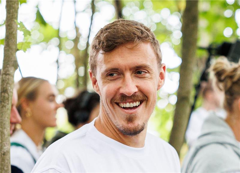 Kruse nach Aus in Wolfsburg: Für „Überraschungen gut” Fußballer Max Kruse lacht.