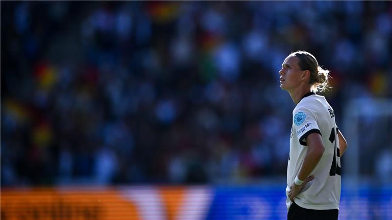 Auch ohne gehäkeltes Maskottchen: Klara Bühl stürmt voran Fußballerin mit beruflichem Weitblick: Klara Bühl.