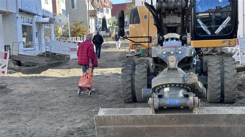 Schmiedestraße für Fußgänger gesperrt: Was sagen die Anlieger? Fußgänger können die Schmiedestraße noch benutzen, aber das ist eigentlich nicht Sinn der Sache und auch nicht unbedingt einfach.