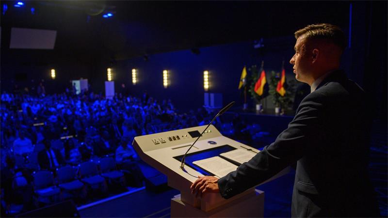 GD-Chef Jean-Pascal Hohm, der auch im AfD-Bundesvorstand sitzt, ruft die AfD-Jugend dazu auf, sich in „Notwehrsituationen“ gegen politische Gegner zu verteidigen. 