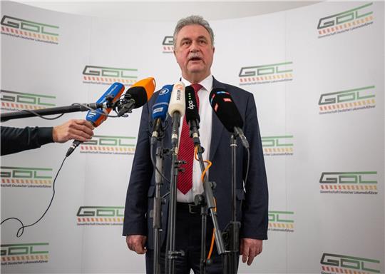 GDL-Chef Claus Weselsky gibt nach dem Ende des Streiks eine Pressekonferenz.
