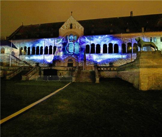 GMG betont: Das Video-Mapping an der Kaiserpfalz ist kein Energiefresser. Foto: Epping
