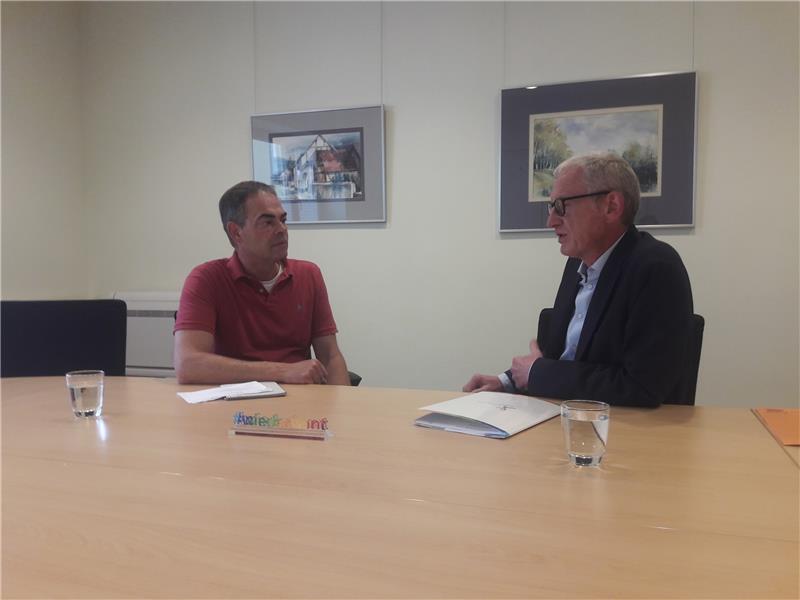 GZ-Chefredakteur Jörg Kleine im Interview mit Guido Orthen (CDU), der seit 2010 Bürgermeister ist. Foto: Walkenbach