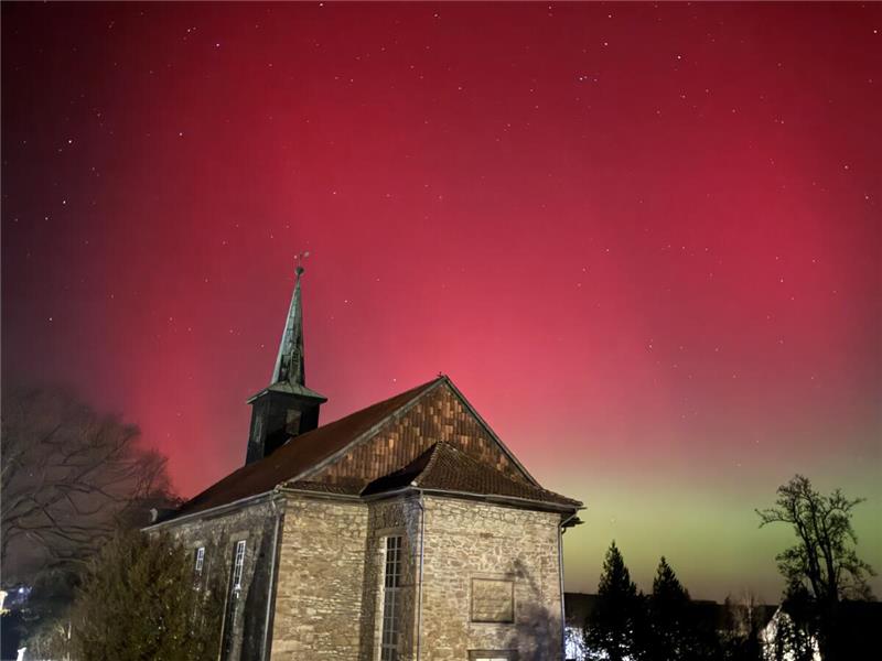 GZ-Leserin Melanie Huls aus Beuchte schreibt: "Polarlichter gestern Abend über d...
