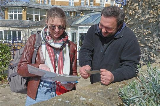 GZ-Volontärin Hanna Schlimme und GZ-Redakteur Hendrik Roß testen das neue Outdoor-Angebot vom Vistory.