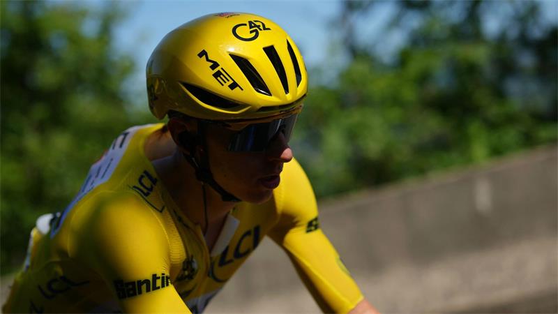 „Einfach dankbar“: Norweger Traeen übernimmt Gelbes Trikot Gab das Gelbe Trikot freiwillig ab: Tour-Topfavorit Tadej Pogacar.