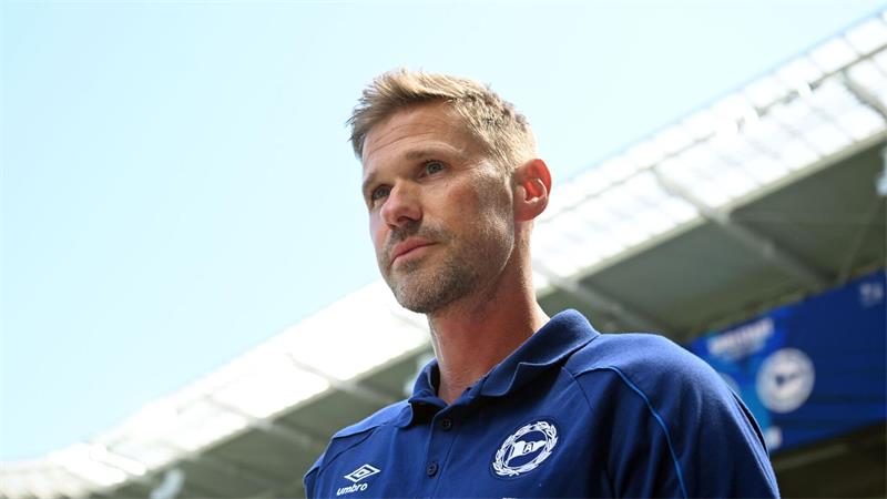KSC siegt gegen Bielefeld im Duell der Neu-Trainer Gab seinen Einstand auf Bielefelder Seite: Neu-Trainer Oliver Kirch.