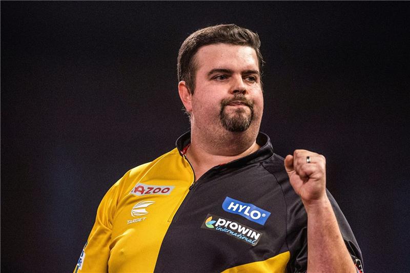 Gabriel Clemens ist als erster Deutscher bei einer Darts-WM ins Viertelfinale eingezogen.