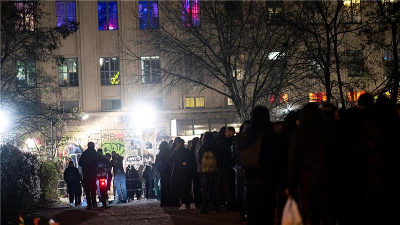 Studie entschlüsselt Zugang zu Berliner Techno-Clubs Gäste müssen den Forschern zufolge signalisieren, dass sie reinwollen, und gleichzeitig an dem Abend etwas zur Atmosphäre beitragen können. (Archivbild)