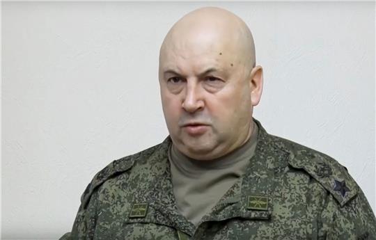 Galt als einer der wichtigsten Verbündeten von Söldnerchef Jewgeni Prigoschin in der regulären russischen Armee bei dessen Machtkampf mit Verteidigungsminister Sergej Schoigu und Generalstabschef Waleri Gerassimow: Sergej Surowikin.