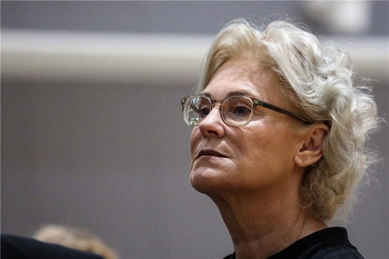 „Kaum etwas bestellt”: Munitionskrise bei der Bundeswehr «Ganz dickes Brett zu bohren»: Christiane Lambrecht.