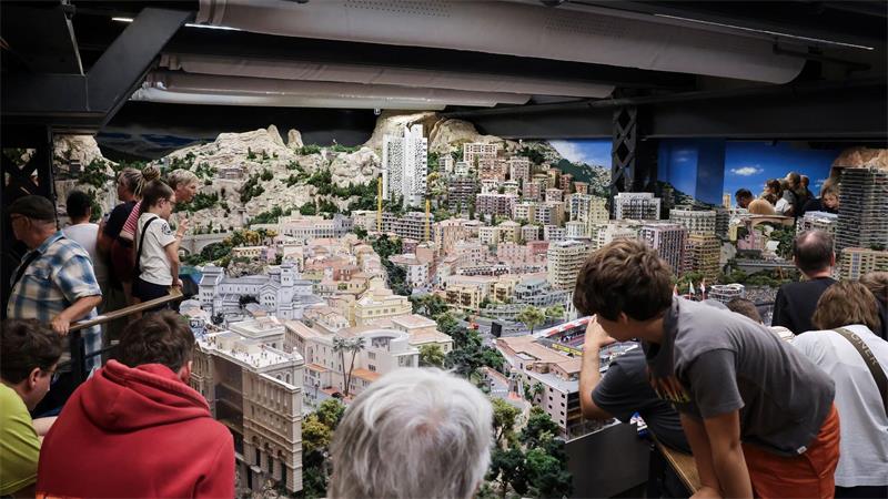 Ganz nah dran: Im Miniatur Wunderland können die Besucher jedes Detail genau inspizieren. 