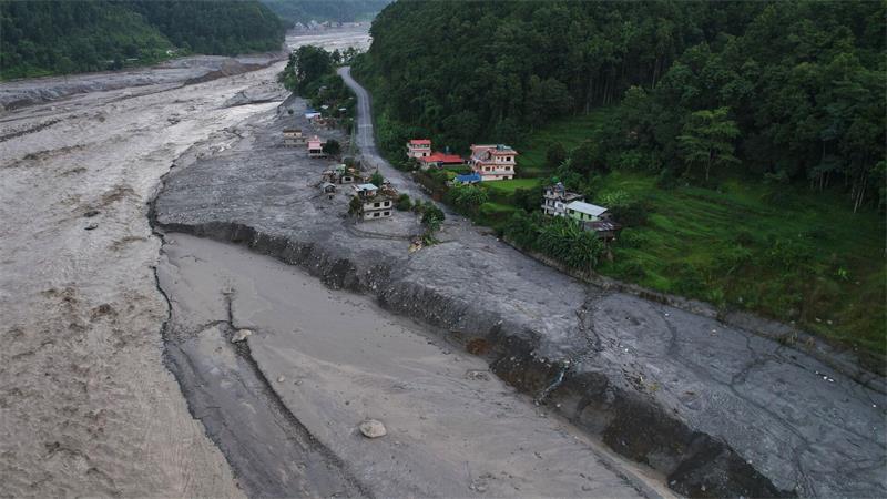 Überall Leichensäcke: Mehr als 1.000 Tote nach Himalaya-Flut Ganze Dörfer wurden durch die Wasser- und Schlammlawine zerstört.