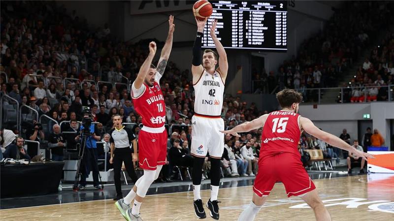 Weltmeister bei EM dabei: Basketballer atmen auf Garant von draußen: Dreierschütze Andreas Obst.