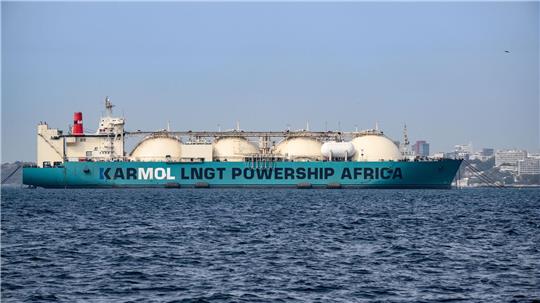 Gas-Frachter vor Dakar an der Küste von Senegal: LNG aus Afrika spielt eine wachsende Rolle. (Archivbild)