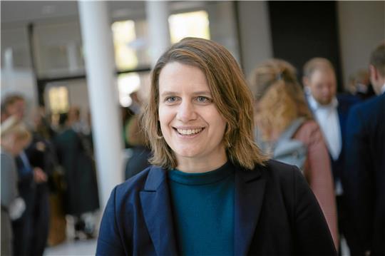 Gast beim Philologen-Vorstand: Julia Willie Hamburg (Bündnis 90/Die Grünen) ist neue stellvertretende Ministerpräsidentin und Kultusministerin von Niedersachsen. Sie hat eine politische Goslar-Vergangenheit und ihren Hannoveraner Wahlkreis bei der Landtagswahl am 9. Oktober 2021 direkt gewonnen.  Foto: Sina Schuldt/dpa
