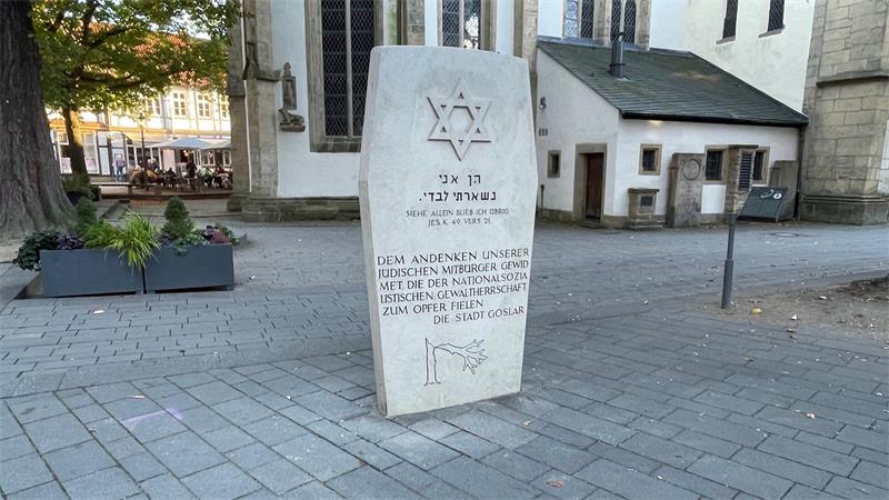 Das Foto zeigt den Gedenkstein für die jüdischen NS-Opfer in Goslar.