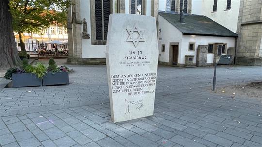 Das Foto zeigt den Gedenkstein für die jüdischen NS-Opfer in Goslar.