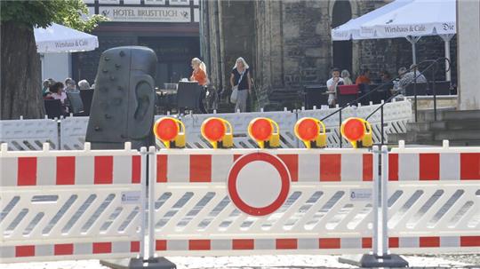 Gefängnis für den Nagelkopf? Nein, aber das Kunstwerk von Rainer Kriester steht am Sonntag im abgesperrten Bereich.