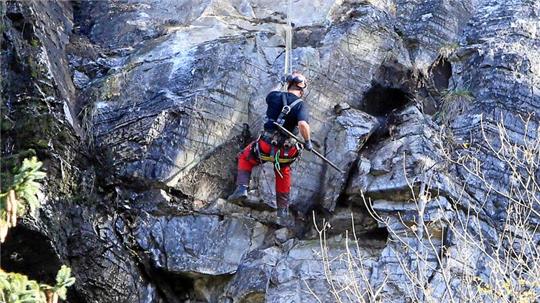 Gefahr in Verzug: Felssicherung 2019 bei Romkerhall. Archivfoto: Neuendorf