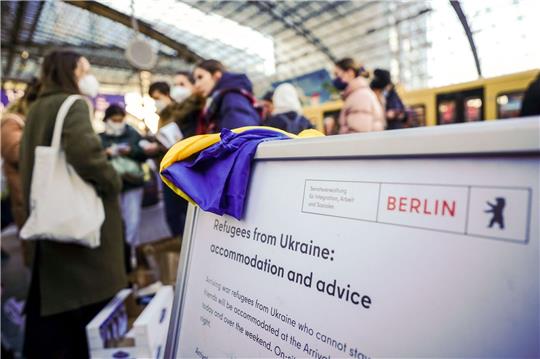 Geflüchtete aus der Ukraine nach ihrer Ankunft am Berliner Hauptbahnhof.