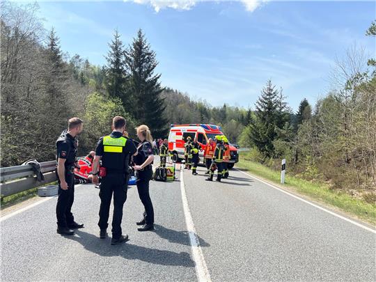 Gegen 13.20 Uhr ereignete sich der erste Motorradunfall am 1. Mai auf der B242. Foto: Polizei