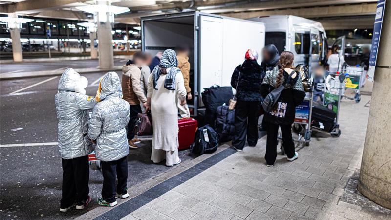 Flug mit Afghanen in Deutschland gelandet Gegen 17.30 Uhr landete das Flugzeug.