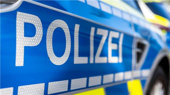 Betrunkener Autofahrer von Polizei geweckt Gegen den Fahrer wird nun ermittelt. (Symbolbild)