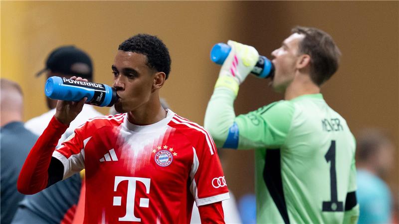 Gegen die Hitze: Gibt es bei der Fußball-WM mehr Trinkpausen? (Archivbild)