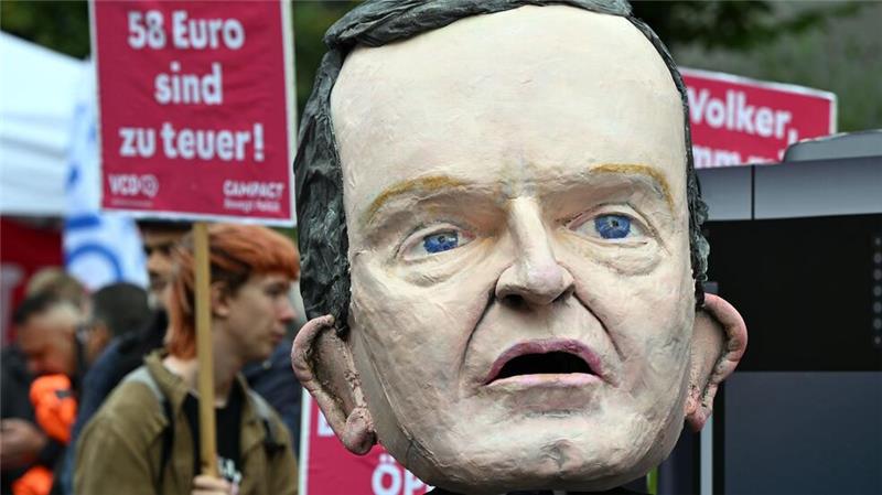 Proteste gegen teureres Deutschlandticket Gegen die Preiserhöhung beim Deutschlandticket regt sich breiter Protest.