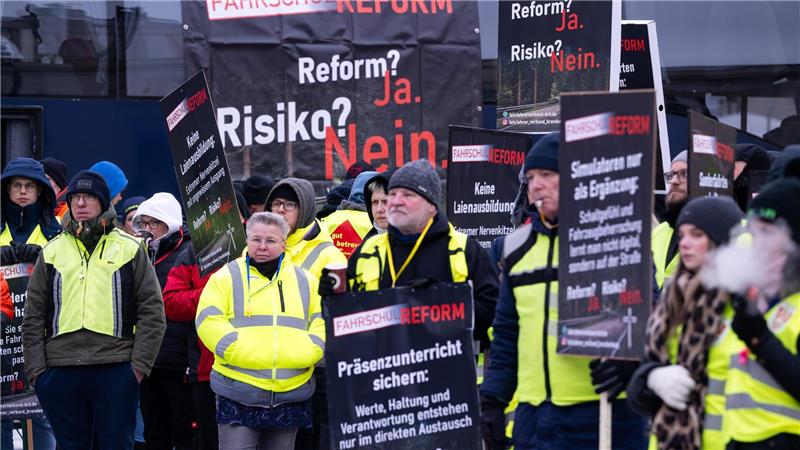 Was bringt die Reform für günstigere Führerscheine? Gegen die Reformpläne gab bereits Proteste von Fahrlehrern. (Archivbild)